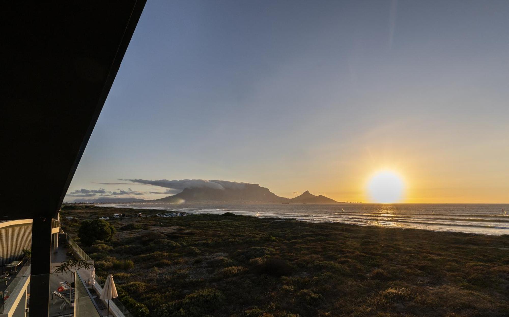 Ocean 9 - Sunset Beachfront Residency Fokváros Kültér fotó
