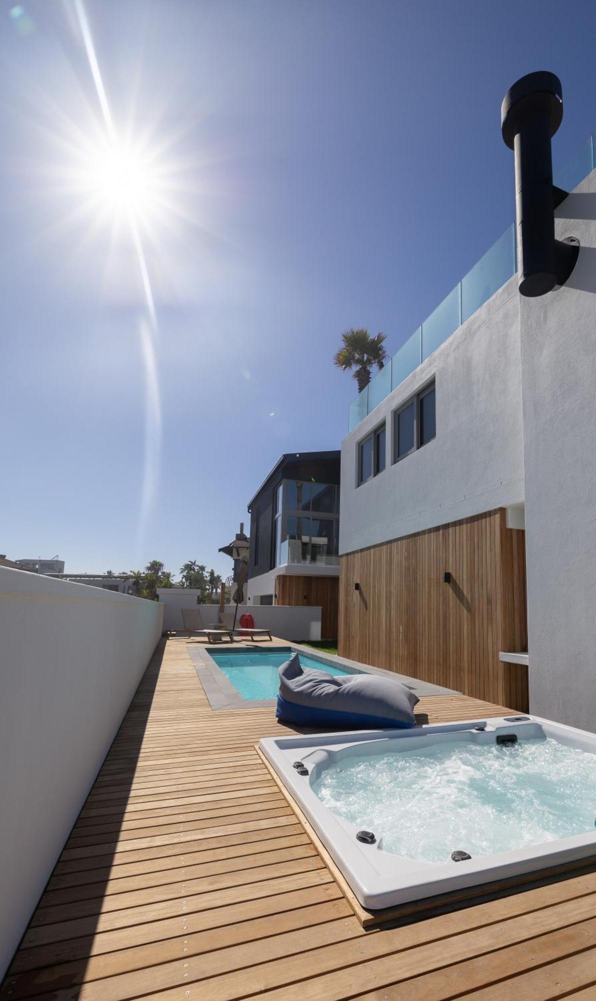 Ocean 9 - Sunset Beachfront Residency Fokváros Kültér fotó